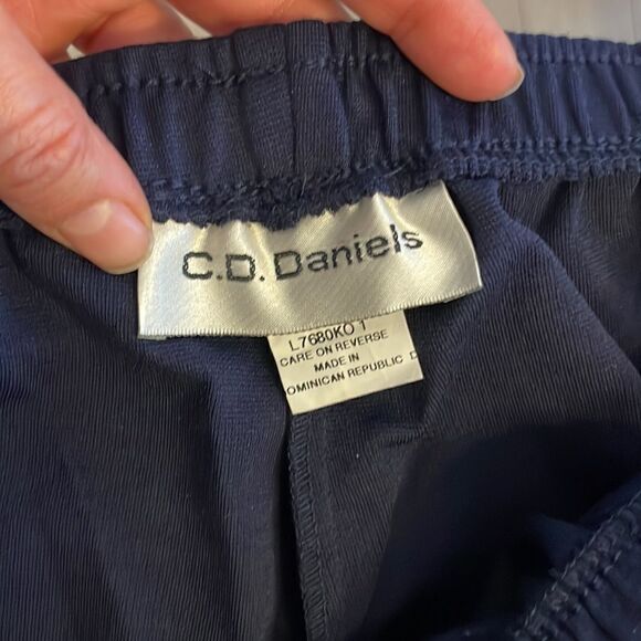 C. D. DANIELS NAVY BLUE CAPRIS.  NEW WITH TAGS. - Picture 3 of 9
